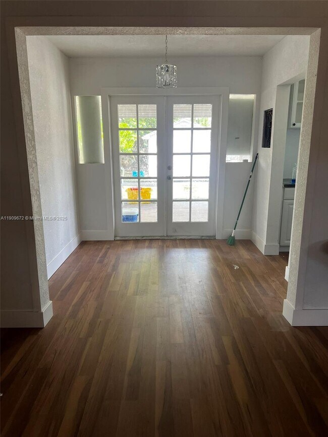 Foto del edificio - 707 N J St