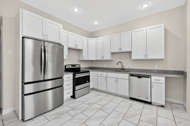 Building Photo - 2710 Geyer Ave