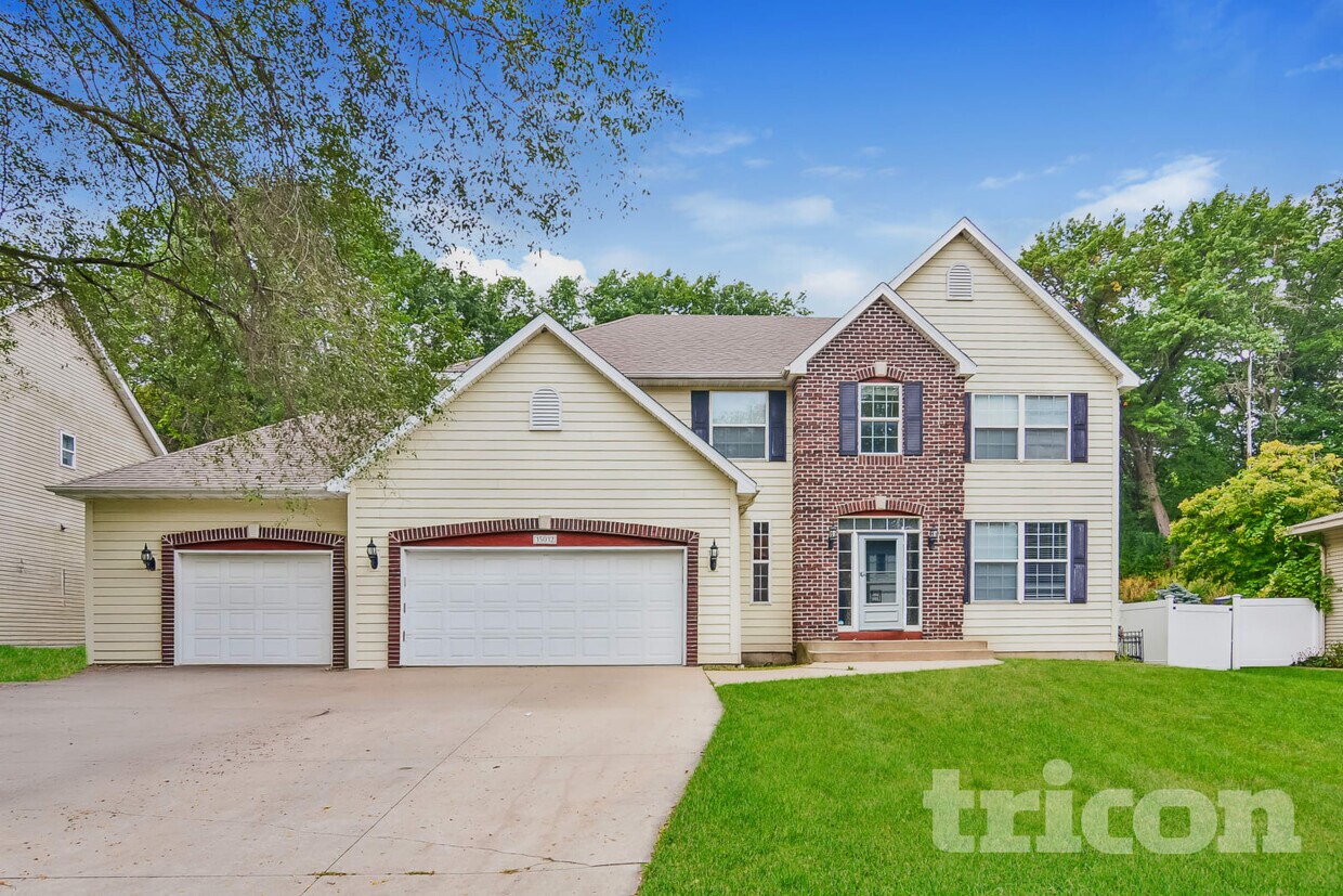 Primary Photo - 15012 Viewcrest Ln