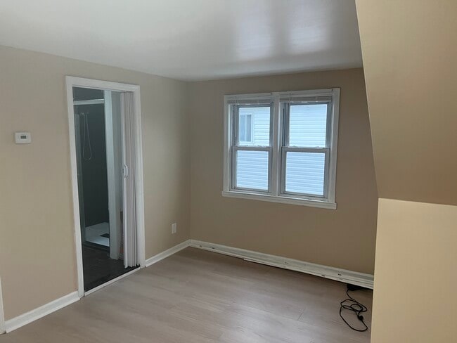 Building Photo - 61 Warwick Rd