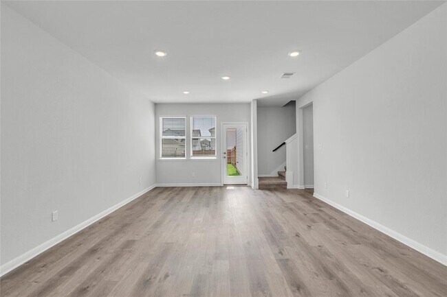 Building Photo - 2412 Ekvall Dr
