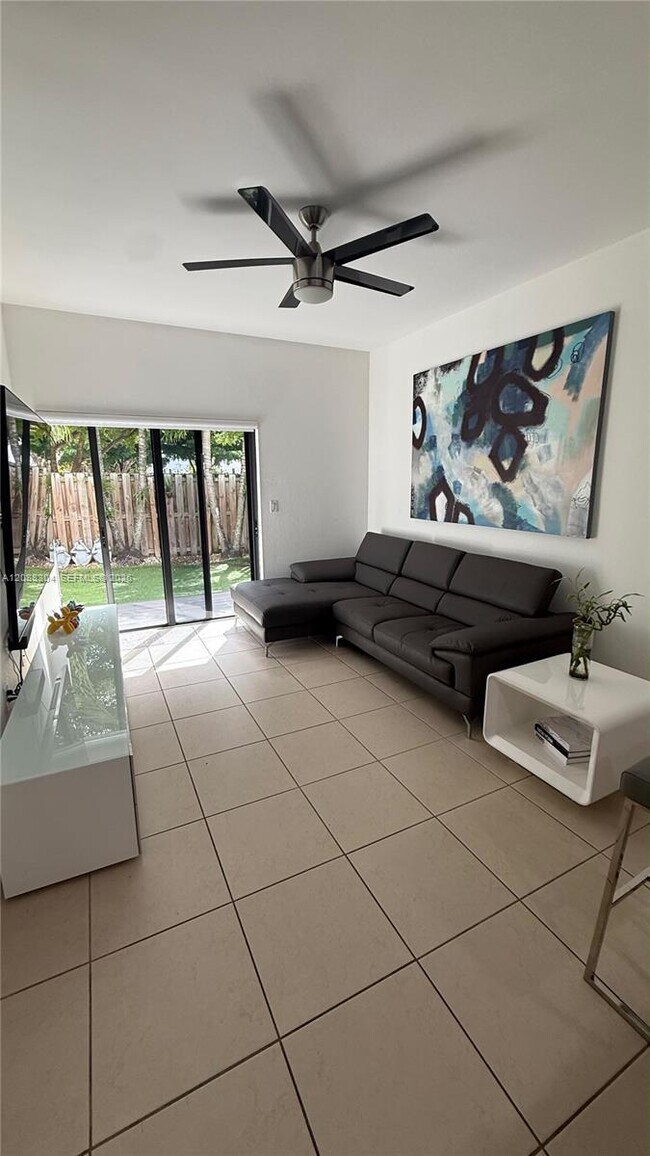 Foto del edificio - 8917 NW 102nd Ct