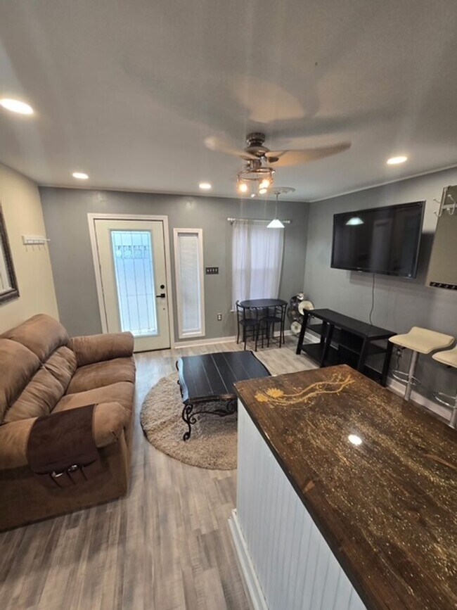 Foto del edificio - Maryville 37804 - Brand New 1 bedroom, 1 bath in the Heart of Maryville - Contact Troy Adams (865...