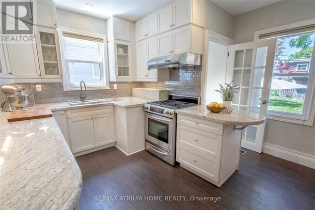 Building Photo - 320 Hillsdale Ave E