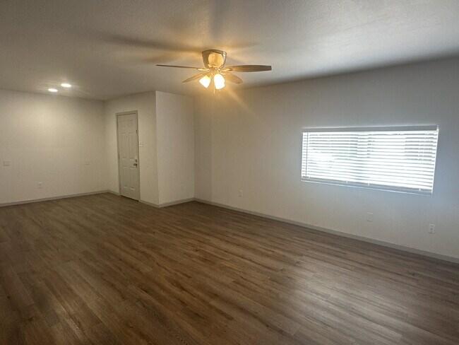 Foto del edificio - Move-In Special!!