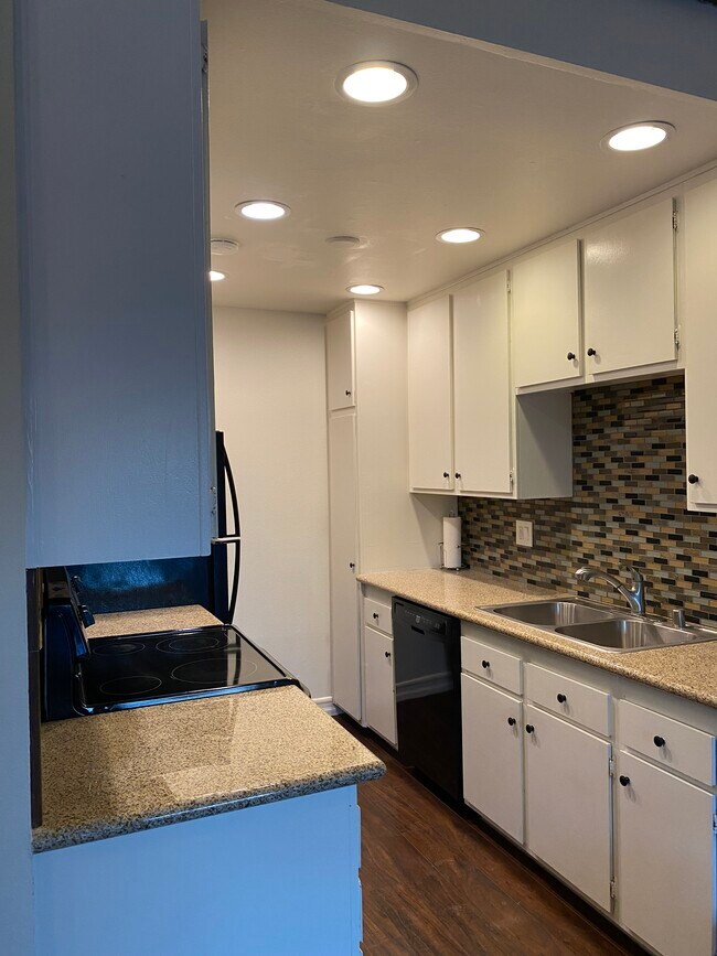 Foto del edificio - 5460 White Oak Ave