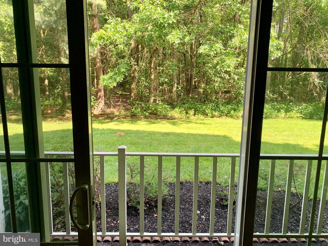 59 Versailles Ct, Hamilton Township, NJ 08619 Room for Rent in