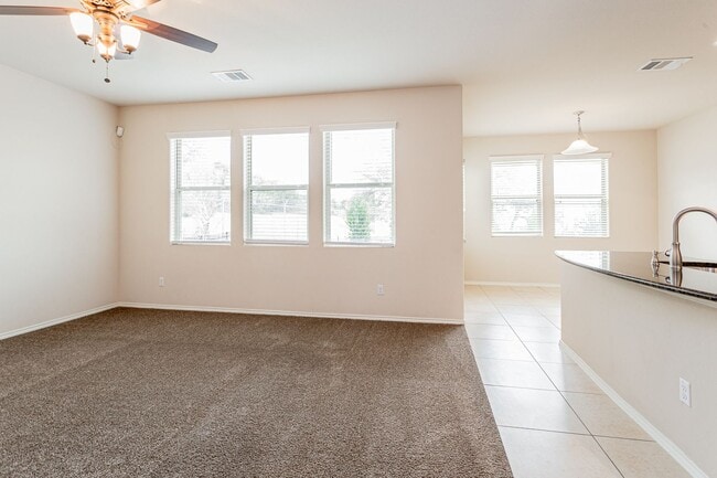 Foto del edificio - 3 Bedrooms, 2.5 Bathrooms – Stylish and Co...