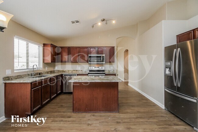 Building Photo - 1610 E Desert Ln