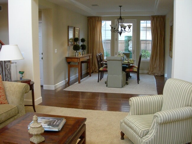 Building Photo - 60 Laurelwood Dr