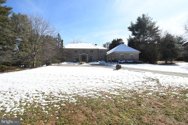 Building Photo - 8900 Holly Leaf Ln