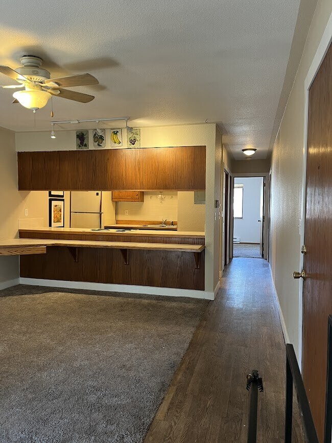 Building Photo - 806 Stone Mountain Dr