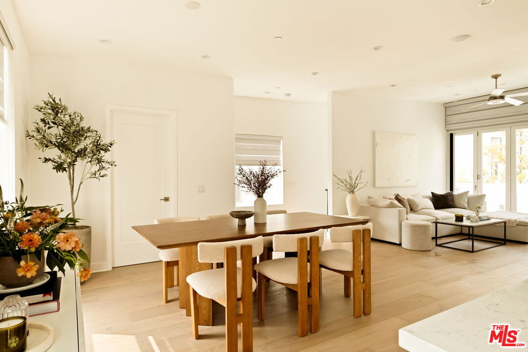 Foto principal - 859 Hyperion Ave