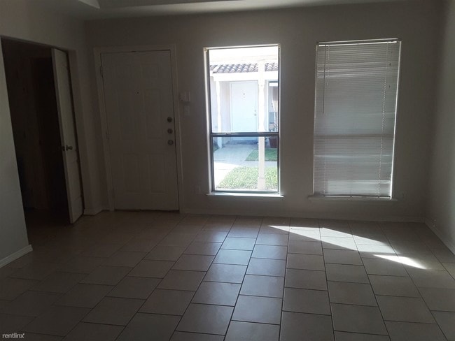 Building Photo - 2 br, 2 bath  - 2308 W Stubbs St