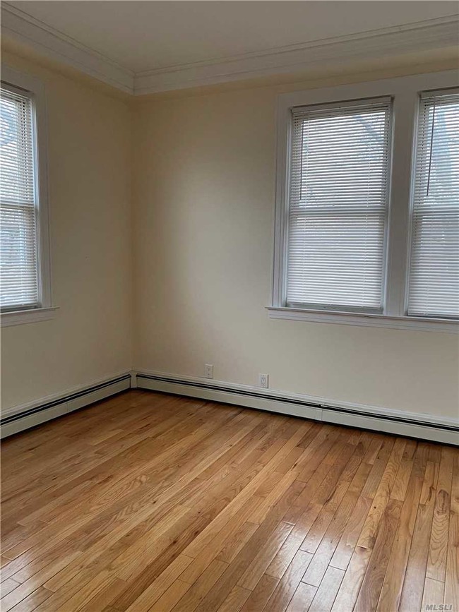 Foto del edificio - 140-14 Oak Ave