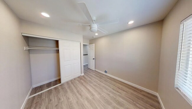 Foto del edificio - 5354-5356 E Falls View Dr