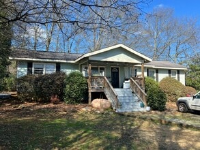 Building Photo - 136 Grove St