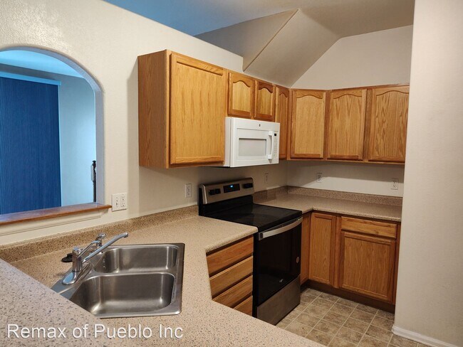 Building Photo - 2 br, 2.5 bath House - 4149 Outlook Blvd. #B