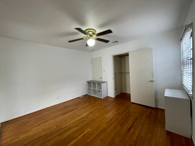Large Bedroom - 2926 Glenn Ave