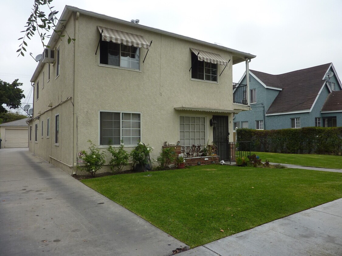 Primary Photo - Upper One bedroom unit - South Gate!!