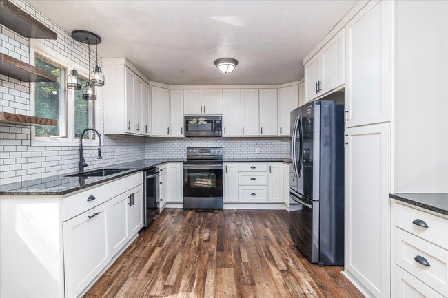 Building Photo - 5708 Bridlewood Dr