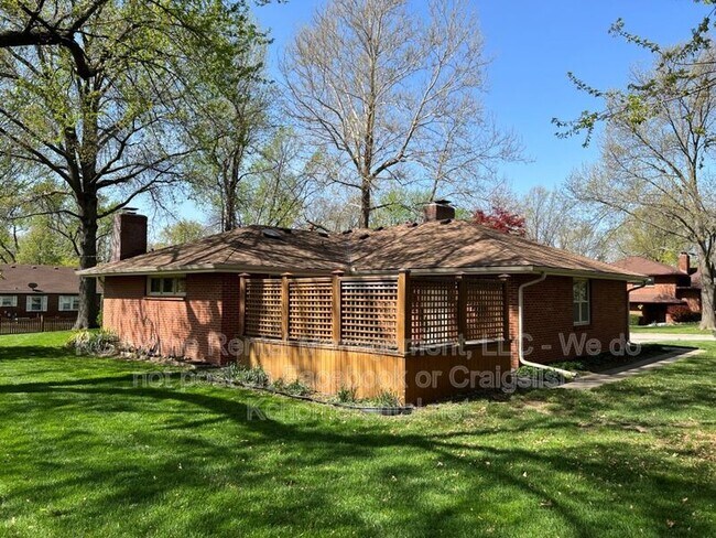 Foto del edificio - 5423 Ballentine Ave