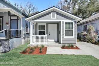 Building Photo - 627 Odessa St