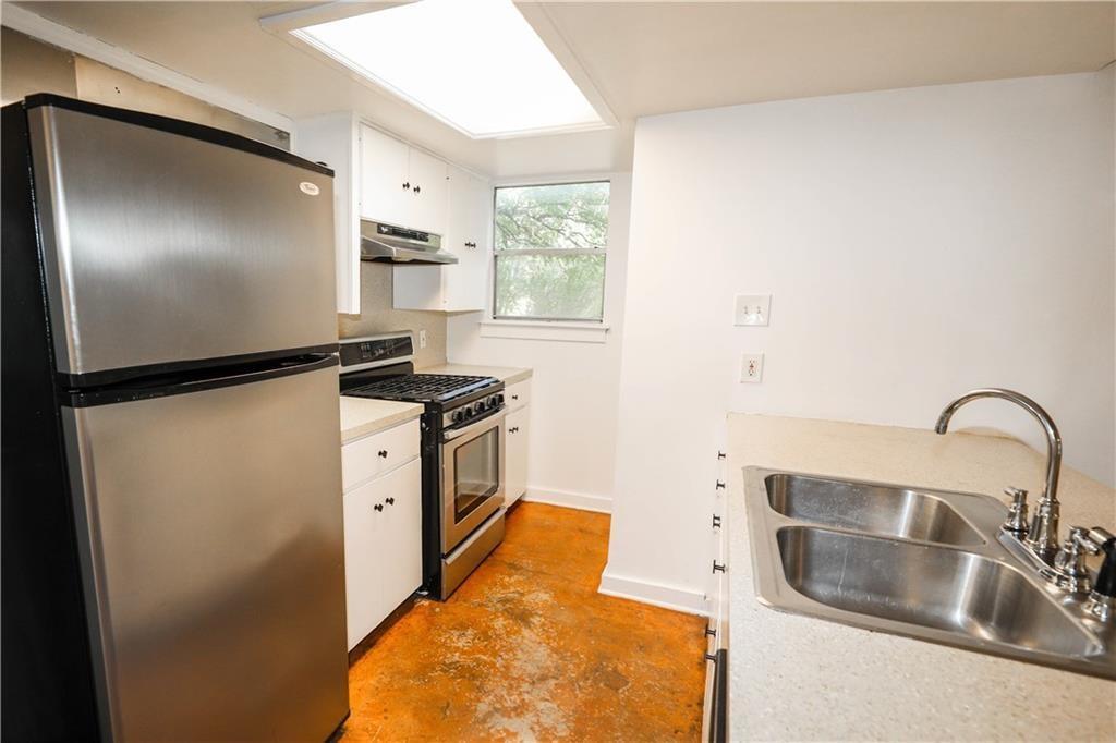 Primary Photo - 1305 Lorrain St
