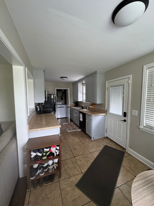 Building Photo - 2942 Sinbad Dr