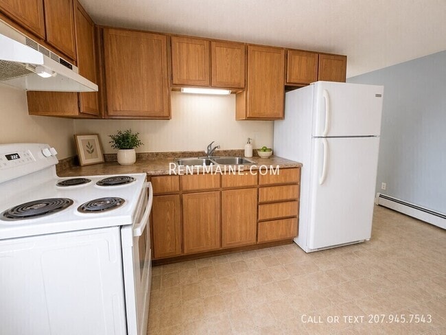 Building Photo - 15 Elm St