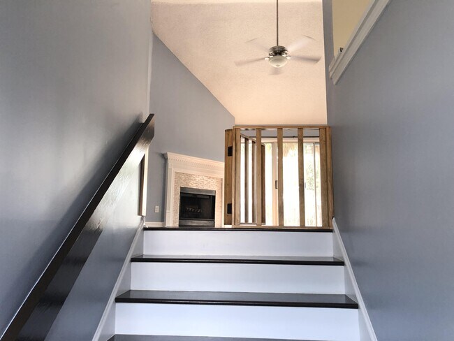 Building Photo - 109 Runner Rd