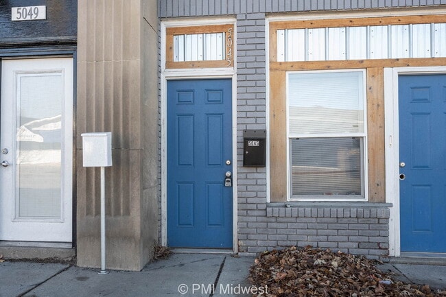 Building Photo - 5045 E 10th St
