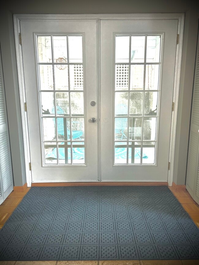 Entrance & covered patio. - 213 N 3rd St