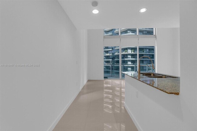 Foto del edificio - 1050 Brickell Ave