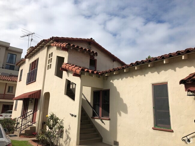 4 units on the property - 1861 Kelton Ave