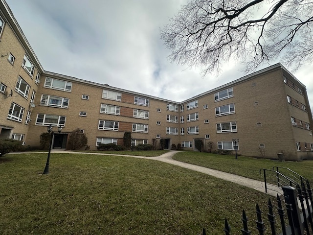 Primary Photo - 6103 N Seeley Ave