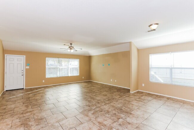 Building Photo - 144 Triumph Rd