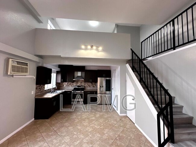 Photo - 432 N Kingsley Dr. House