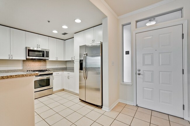 Foto del edificio - Large Santa Clara 1 Bedroom Condo in Rivermark Area