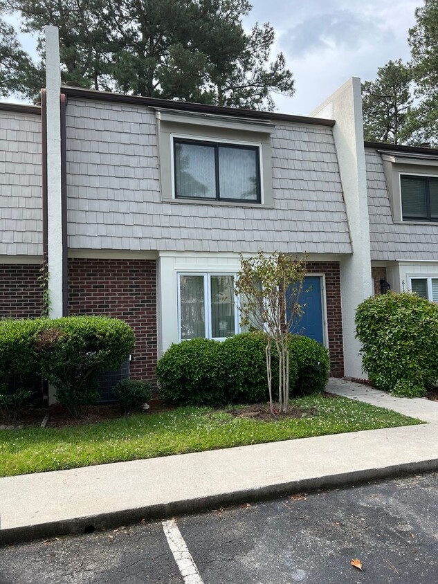 Building Photo - Colony Woods - 2 Bedroom Townhouse - Avail...