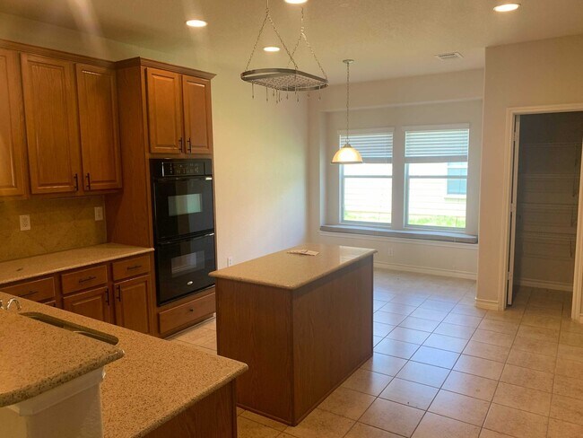 Foto del edificio - AMAZING 4 Bedroom 3.5 Bath Home NEAR STONE...