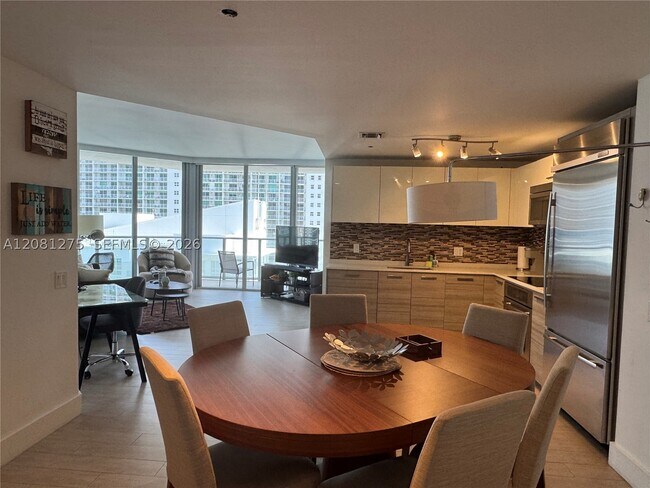 Foto del edificio - 1300 Brickell Bay Dr