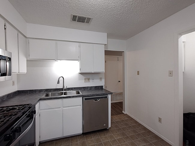 Foto del edificio - 1620 W Braker Ln