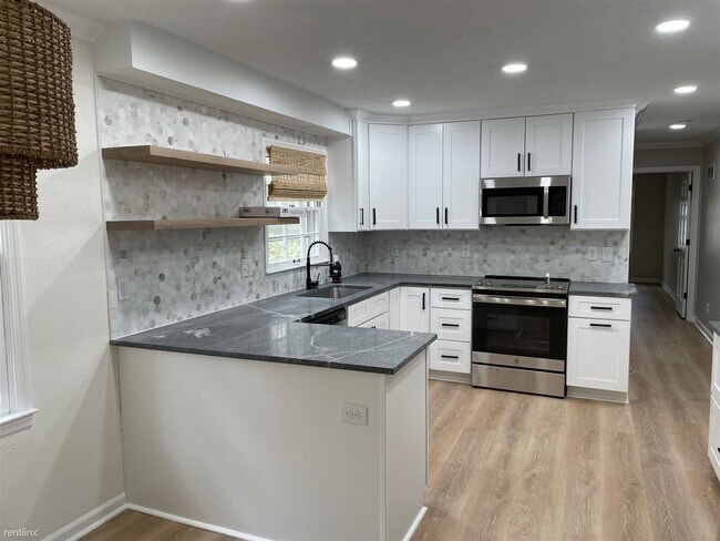 Building Photo - 5 br, 3 bath House - 3321 Elm Creek Drive