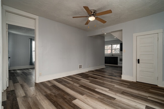 Building Photo - 328 Clinton St