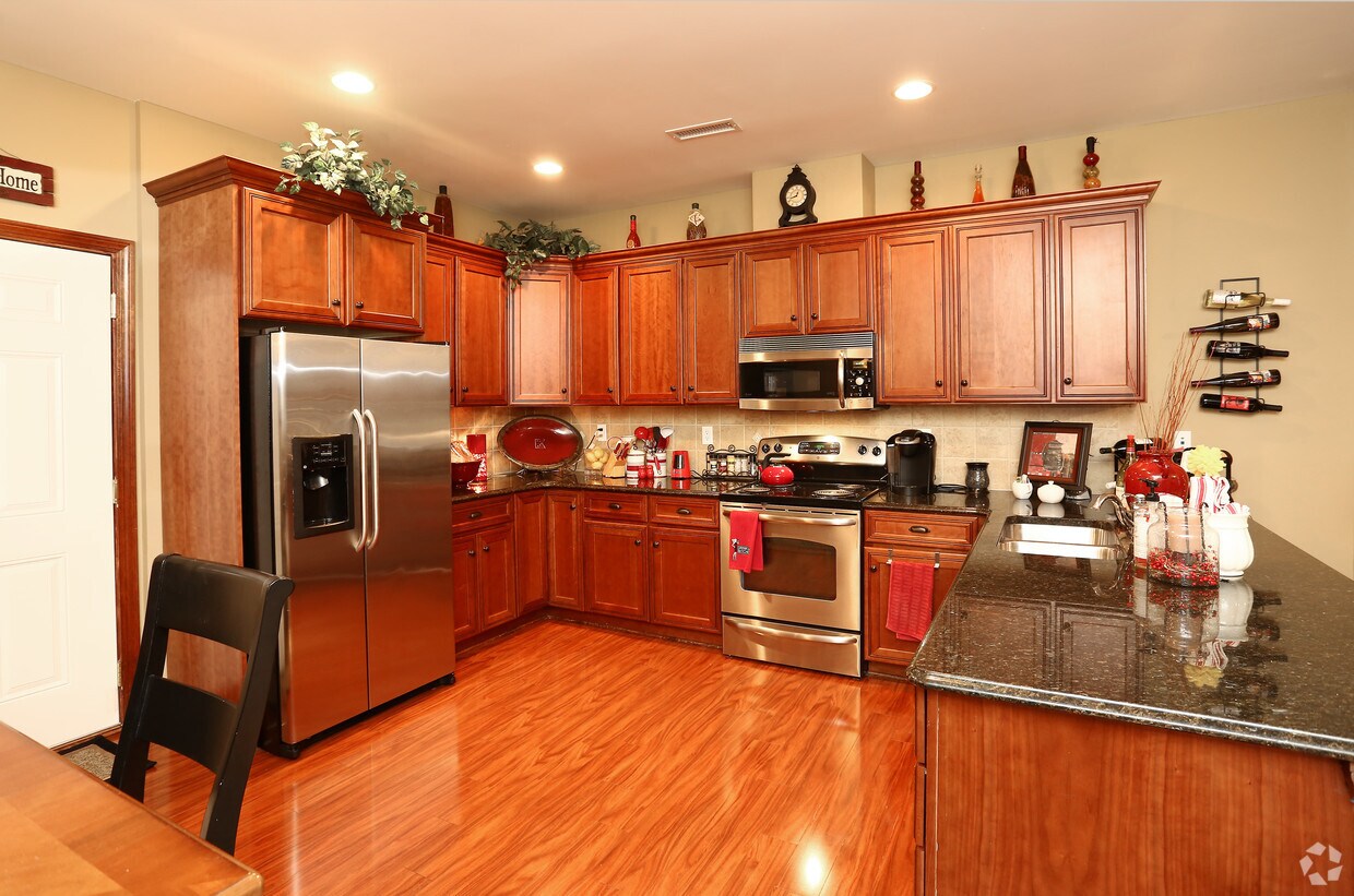 Deer Valley Townhomes 155 Windermere Ave Ellington, CT Apartments