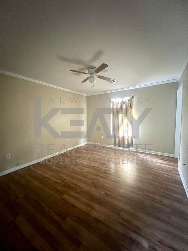 Building Photo - 3 Bedroom, 2 Bathroom House is Available Now!