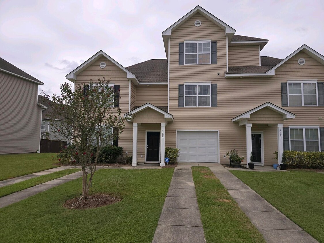 Primary Photo - Charming 3 Bed, 3 Bath Home in Desirable W...