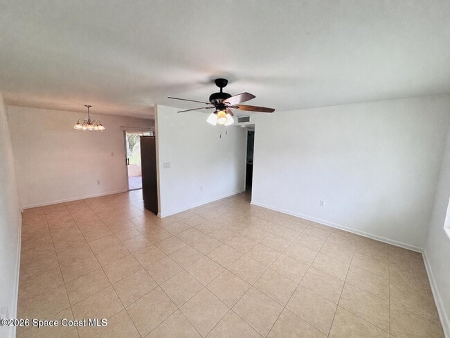 Building Photo - 1812 Oakwood Dr