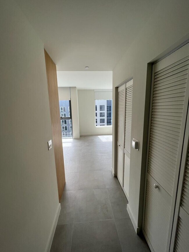 Foto del edificio - 408 NW 32nd St